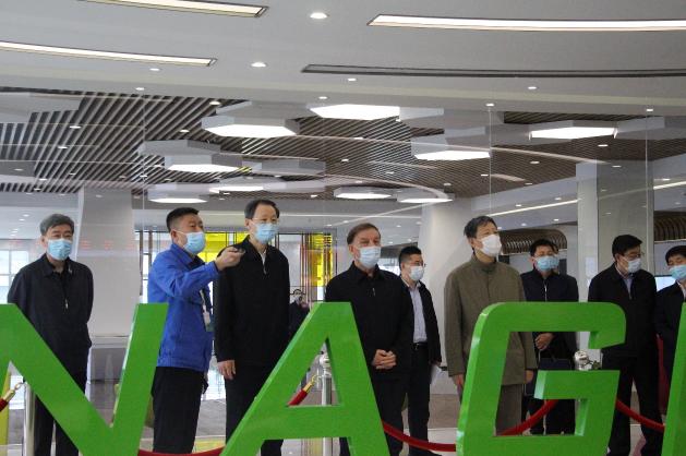 天下人大常委会副委员长艾力更?依明巴海到菠菜担保网通州项目开展科普法执法检查